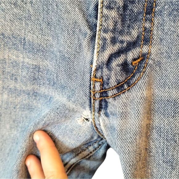 Levi's Light Wash 550 Distressed Jeans Size 36x36 - Picture 4 of 7